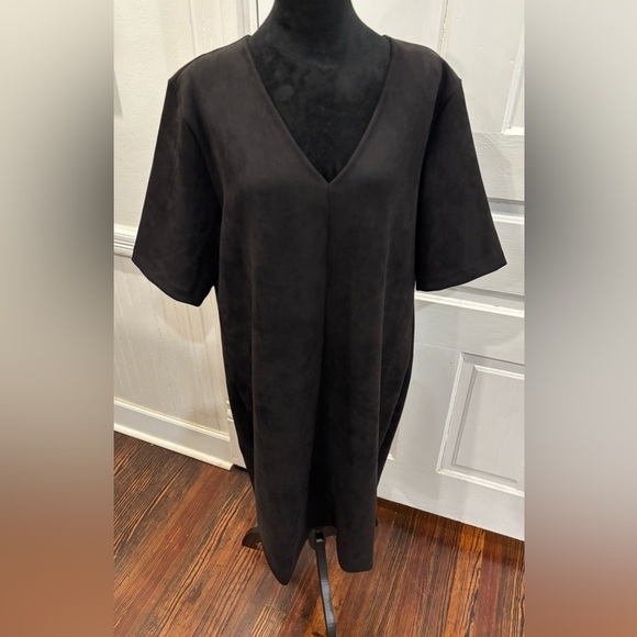 SPANX Dresses & Skirts - Spanx Faux Suede Column Shift V Neck Dress Women’s Sz 1x Black NWT